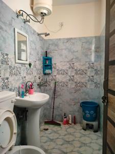 Bathroom Image of 1050 Sq.ft 2 BHK Builder Floor for rent in Sector 15 Gurgaon for Rs. 35000