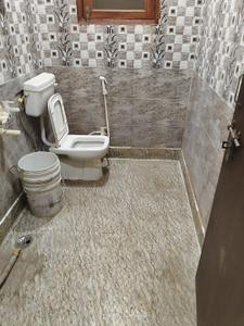 Bathroom Image of 850 Sq.ft 2 BHK Builder Floor for rent in Sector 63 A Noida for Rs. 21000