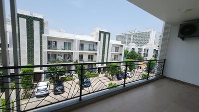 Balcony Image of 1230 Sq.ft 2.5 BHK Builder Floor for sale in Central Park Flower Valley, Sector 33 Sohna for Rs. 14500000