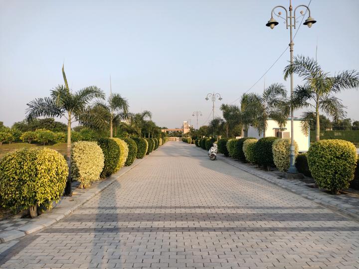 Mansha Oaks Main Image 1