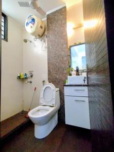 Bathroom Image of 1700 Sq.ft 3 BHK Builder Floor for rent in Malibu Town Floors, Sector 47 Gurgaon for Rs. 55000