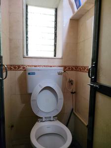 Common Bathroom Image of 700 Sq.ft 2 BHK Apartment / Flat for sale in Malad East Mumbai for Rs. 16000000