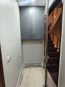 Bedroom Image of 815 Sq.ft 3 BHK Builder Floor for rent in Sector 4 Rohini New Delhi for Rs. 30000