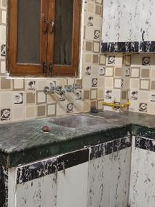 Kitchen Image of 700 Sq.ft 2 BHK Builder Floor for rent in Paschim Vihar New Delhi for Rs. 30000