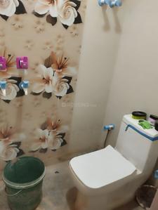 Bathroom Image of 900 Sq.ft 2 BHK Independent House for rent in Qutub Vihar New Delhi for Rs. 9000