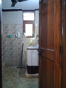 Common Bathroom Image of 1800 Sq.ft 3 BHK Builder Floor for rent in Sector 23 Noida for Rs. 35000
