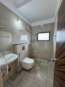 Bathroom Image of 1600 Sq.ft 2 BHK Apartment / Flat for rent in Cox Town Bengaluru for Rs. 70000