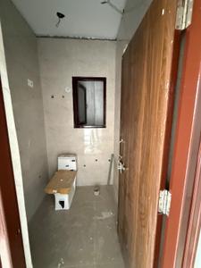 Bathroom Image of 450 Sq.ft 1 BHK Apartment / Flat for rent in Chhattarpur New Delhi for Rs. 17000