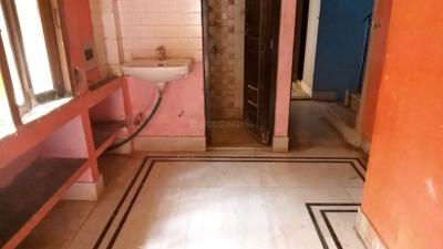 Living Room Image of 610 Sq.ft 2 BHK Builder Floor for rent in Keshtopur Kolkata for Rs. 8500