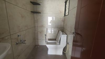 Bathroom Image of 510 Sq.ft 1 BHK Builder Floor for rent in Singasandra Bengaluru for Rs. 25000
