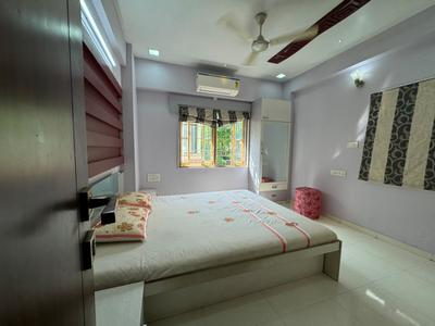 Bedroom Image of 2500 Sq.ft 3 BHK Apartment / Flat for rent in Bodakdev Ahmedabad for Rs. 75000