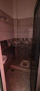 Bathroom Image of 500 Sq.ft 1 BHK Independent House for rent in Bhawrasla Indore for Rs. 9000