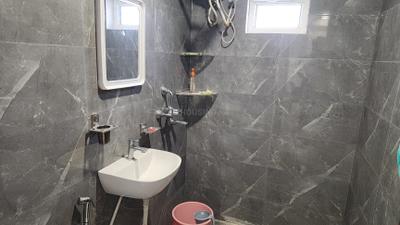 Bathroom Image of 639 Sq.ft 1 RK Apartment / Flat for rent in Karolan Ka Barh Jaipur for Rs. 16000