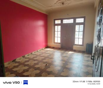 Bedroom Image of 900 Sq.ft 2 BHK Builder Floor for rent in Nijampur Malhaur Lucknow for Rs. 10000
