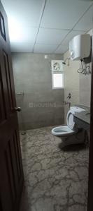 Bathroom Image of 1815 Sq.ft 3 BHK Apartment / Flat for rent in Purvanchal Royal City Phase 2, Chi V Greater Noida for Rs. 30000