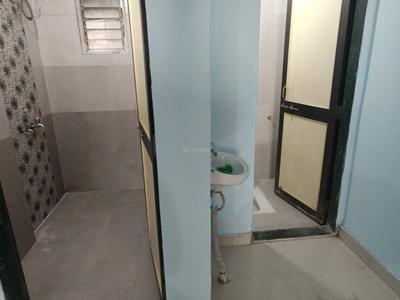 Bathroom Image of 450 Sq.ft 1 BHK Independent House for rent in Gokhalenagar Pune for Rs. 20000