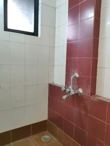Common Bathroom Image of 600 Sq.ft 1 BHK Apartment / Flat for sale in Hiranandani Estate Thane for Rs. 9000000