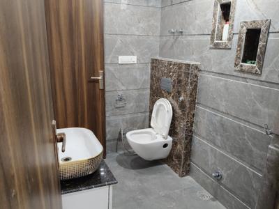 Diamond Square Bathroom Two 3