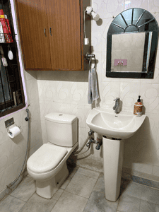 Bathroom Image of 773 Sq.ft 3 BHK Apartment / Flat for sale in Rajinder Nagar New Delhi for Rs. 13500000