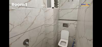 Bathroom Image of 900 Sq.ft 2 BHK Builder Floor for rent in Nipania Indore for Rs. 18000