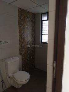Bathroom Image of 1250 Sq.ft 3 BHK Apartment / Flat for sale in Kumar Purab A3 Building, Magarpatta City Pune for Rs. 13800000