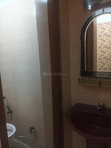 Bathroom Image of 1300 Sq.ft 3 BHK Apartment / Flat for rent in Patparganj New Delhi for Rs. 39500