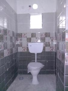 Common Bathroom Image of 825 Sq.ft 2 BHK Apartment / Flat for sale in Keshtopur Kolkata for Rs. 3050000