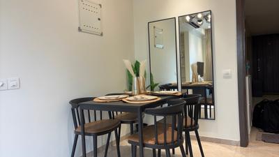 Living Room Image of 416 Sq.ft 1 BHK Apartment / Flat for sale in Hiranandani Regent Hill A B C D And E Wing, Powai Mumbai for Rs. 19000000