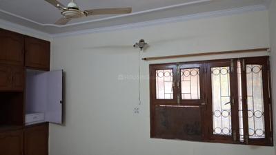 Bedroom Image of 1850 Sq.ft 3 BHK Builder Floor for sale in Sarita Vihar New Delhi for Rs. 27800000