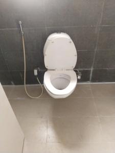 Common Bathroom Image of 1200 Sq.ft 3 BHK Apartment / Flat for sale in Khar West Mumbai for Rs. 55000000