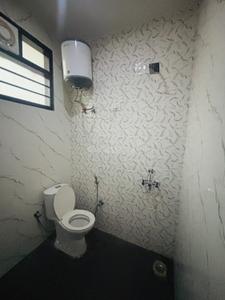 Bathroom Image of 350 Sq.ft 1 RK Independent House for rent in DLF Independent Floors, DLF Phase 3 Gurgaon for Rs. 12000