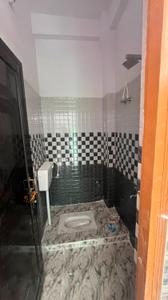 Bathroom Image of 1100 Sq.ft 3 BHK Independent House for rent in Rajajipuram Lucknow for Rs. 15000