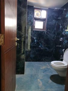 Common Bathroom Image of 1250 Sq.ft 3 BHK Apartment / Flat for rent in Chhattarpur New Delhi for Rs. 38000