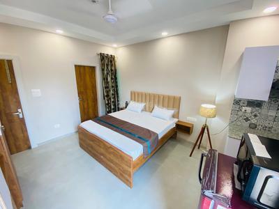 Bedroom Image of 580 Sq.ft 1 RK Builder Floor for rent in South City Floors 1, Sector 41 Gurgaon for Rs. 21000
