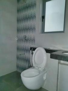 Common Bathroom Image of 950 Sq.ft 2 BHK Apartment / Flat for rent in Kalpataru Elitus, Mulund West Mumbai for Rs. 62000