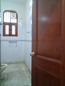 Common Bathroom Image of 3400 Sq.ft 3.5 BHK Independent House for rent in Sector 46 Noida for Rs. 52000