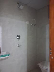Common Bathroom Image of 980 Sq.ft 2 BHK Apartment / Flat for sale in GCM Gomati Apartment, Sector 49 Noida for Rs. 3960000