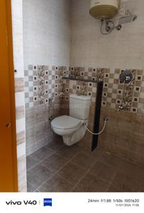 Bathroom Image of 575 Sq.ft 1 BHK Apartment / Flat for rent in Halasuru Bengaluru for Rs. 32000
