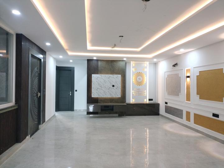 Ultra Luxury Builder Floor Main Image 1