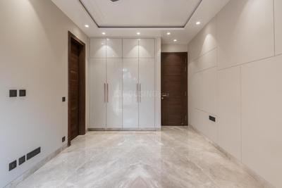 Bedroom Image of 2700 Sq.ft 4 BHK Builder Floor for sale in Greater Kailash II New Delhi for Rs. 85000000