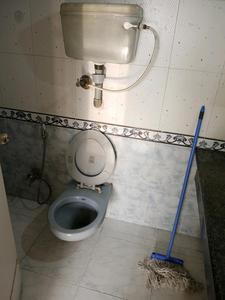Common Bathroom One Image of 1020 Sq.ft 2 BHK Apartment / Flat for sale in Sea Lord, Cuffe Parade Mumbai for Rs. 57500000