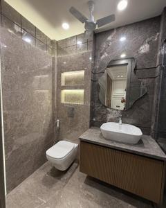Bathroom Image of 2300 Sq.ft 3 BHK Builder Floor for rent in Sarvapriya Vihar New Delhi for Rs. 250000