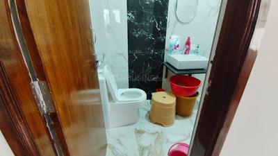 Bathroom Image of 1400 Sq.ft 4 BHK Independent House for rent in Kammanahalli Bengaluru for Rs. 70000