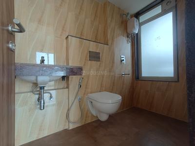 Bathroom Image of 1025 Sq.ft 2 BHK Apartment / Flat for rent in Lodha Amara, Kolshet Thane for Rs. 43000