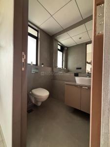 Bathroom Image of 1500 Sq.ft 3 BHK Apartment / Flat for sale in Andheri West Mumbai for Rs. 49500000