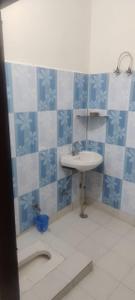 Bathroom Image of 1350 Sq.ft 3 BHK Apartment / Flat for sale in Kalyan Meerut for Rs. 6200000