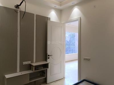 Bedroom Image of 3600 Sq.ft 4 BHK Builder Floor for sale in Model Town New Delhi for Rs. 62500000
