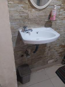 Bathroom Image of 1400 Sq.ft 3 BHK Apartment / Flat for rent in Kopar Khairane Navi Mumbai for Rs. 75000