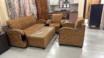 Living Room Image of 1800 Sq.ft 2 BHK Builder Floor for rent in Shivaji Puram Lucknow for Rs. 25000
