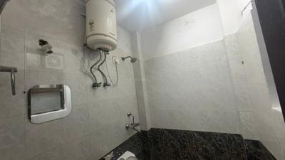 Bathroom Image of 700 Sq.ft 1 BHK Builder Floor for rent in Sector 57 Gurgaon for Rs. 20000